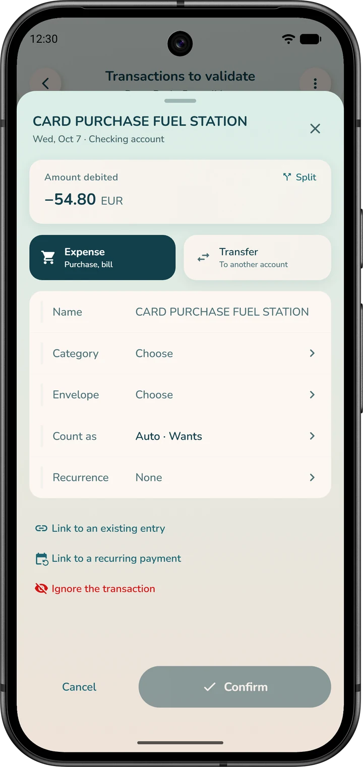 Detail sheet of a bank transaction: name, category and envelope to choose, links for matching it to an existing entry, payment or debt and the “Confirm” button.