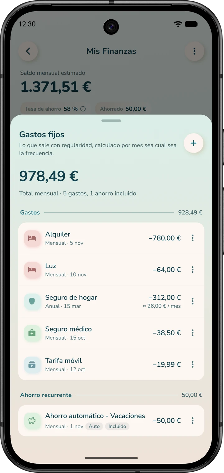 Lista «Gastos fijos»: los gastos fijos y el ahorro recurrente reunidos, con su total mensual y un botón «+» para añadir.