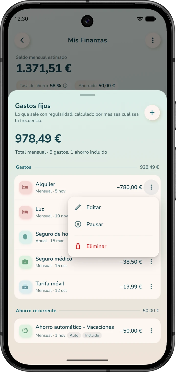 Lista «Gastos fijos»: el menú ⋮ de una regla ofrece «Editar», «Pausar» y «Eliminar».