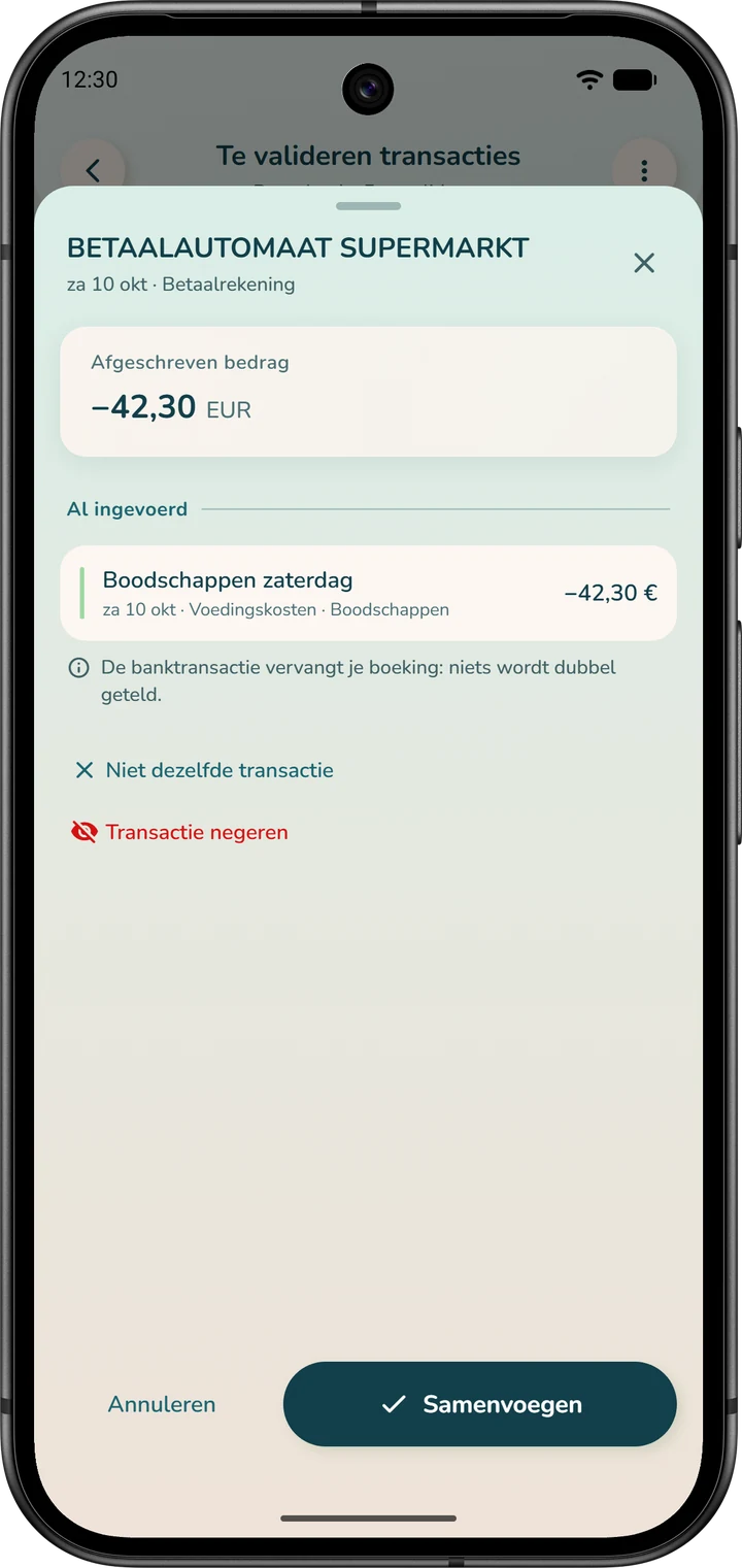 Een banktransactie die al met de hand was ingevoerd: de app stelt voor de transactie samen te voegen met die boeking.